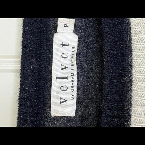 Velvet by Graham & Spencer Colorblock Sweater Gray/Cream Size Petite/Small - Picture 4 of 5